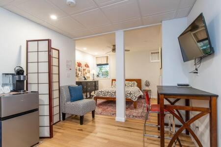 Cozy Private Apt Near Downtown Burlington Kültér fotó
