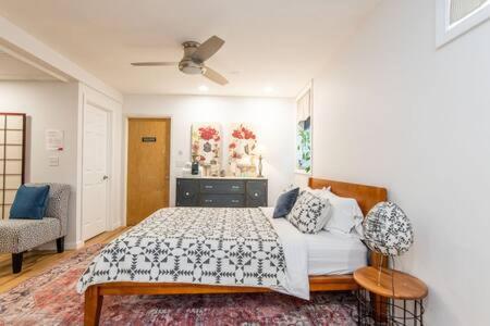 Cozy Private Apt Near Downtown Burlington Kültér fotó