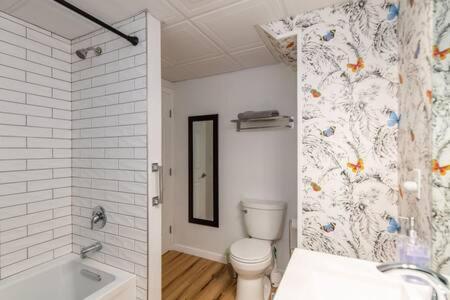 Cozy Private Apt Near Downtown Burlington Kültér fotó